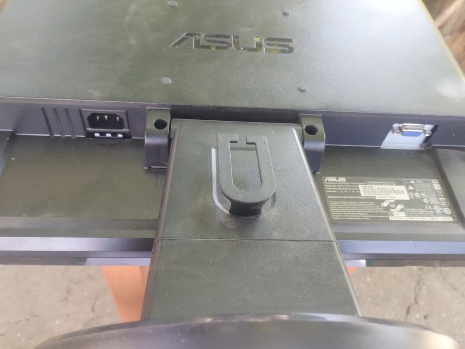 Vand masina de scris electrica funcțională Hercules  electricLC si minitor Asus funcțional