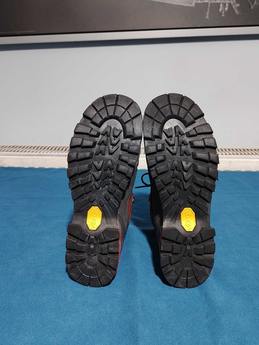 MILLET ghete de munte de damă, mr 39 1/3, interior 25 cm cu un defect