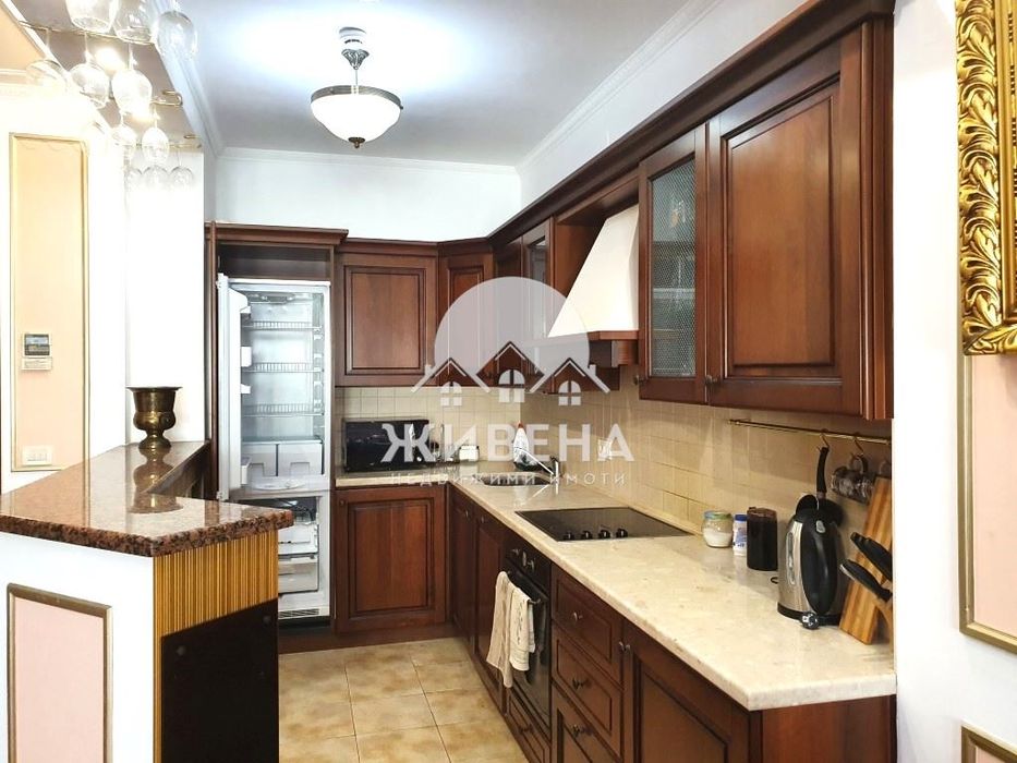 Продава луксозен 3-стаен апартамент, к.к.Слънчев ден, първа линия