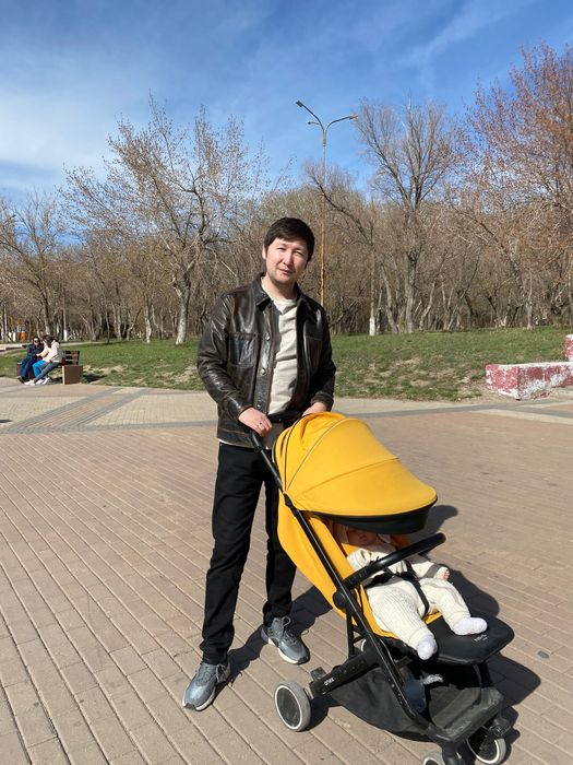 Коляска anex air-x горчичного цвета