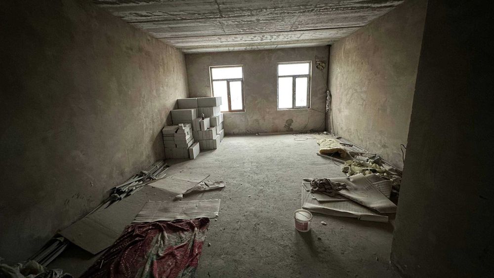 Арзон нархда 1 хонали коробка сотилади 43 кв.м 6 микрн Версал