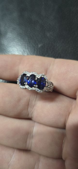 Inel 18 k safire si diamante Firmă