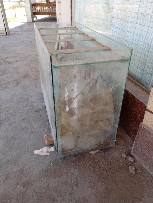 Прадайотса аквариум 1 тона