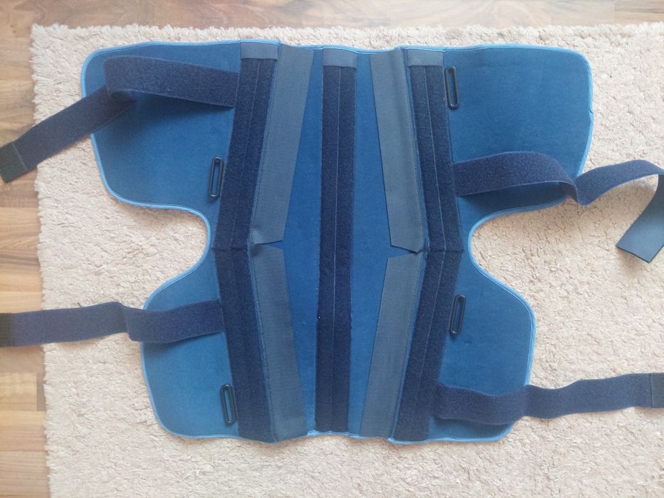 Orteza medicala fixa de genunchi ,este noua ,imobilizeaza genunchiul