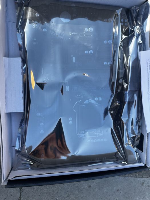 Placa de baza B250-Fintech Noua + procesor i3-7100