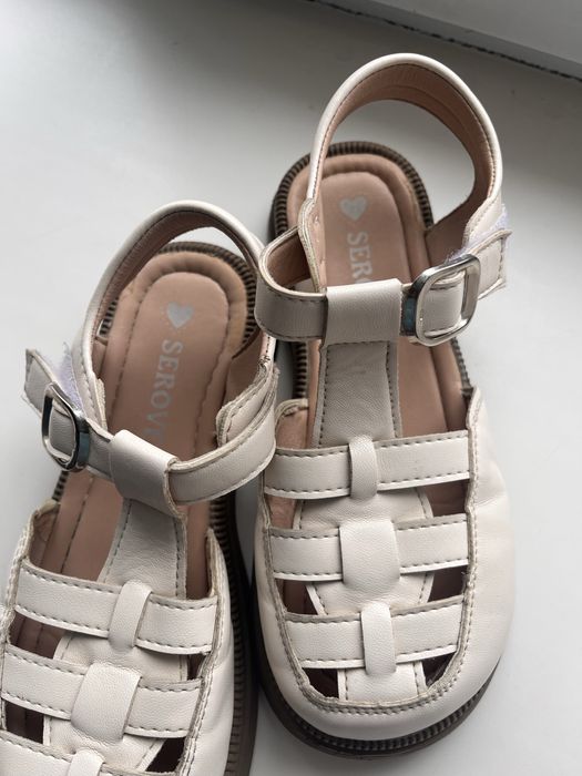 Продам новые сандали для девочки