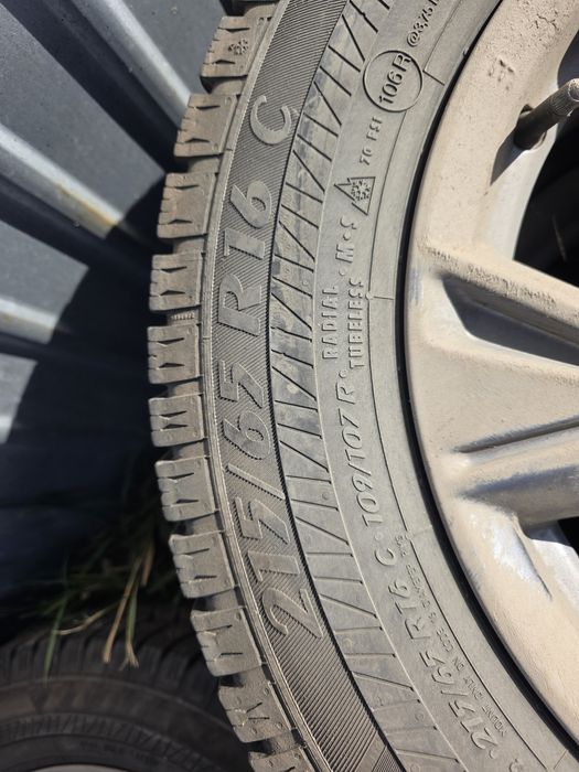 Продам шины ,зима 215 65 R16 C