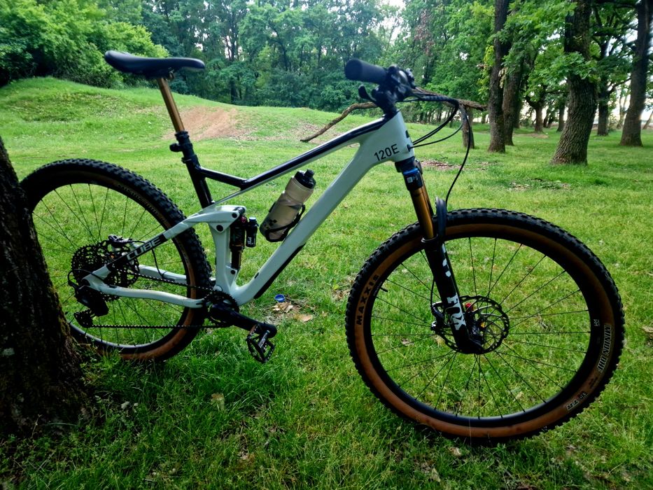 Vând bicicleta Cube Stereo 120 HPC