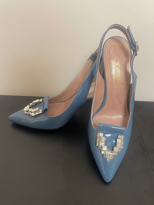 Елегантни обувки с ест. лак