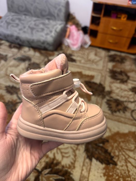 Продам ботинки зимние