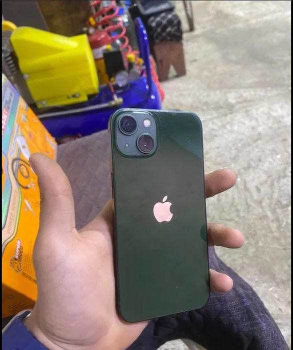 Срочно продам б/у айфон 13