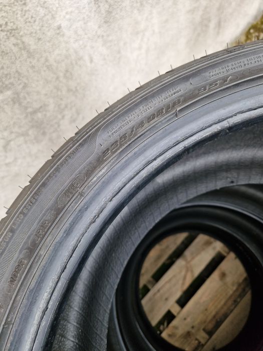 Anvelope vara aprx Noi 2dimensiuni 235 40 18 /265 35 18 Good year