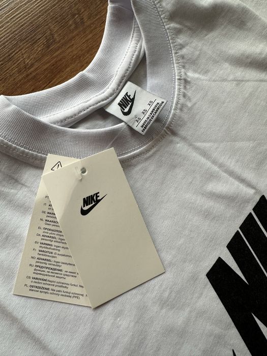 Мъжка,памучна бяла тениска Nike с черно лого,класически модел