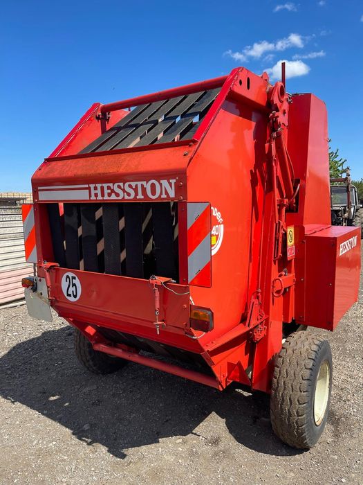 Presa de baloti rotunzi balotiera Fiatagri Hesston 5540 recent adusa