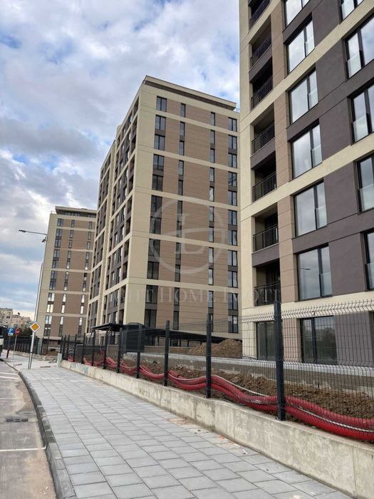 Продава се Тристаен апартамент в Пловдив, Тракия - 100 кв.м за 1580 €/кв.м - Снимка #1