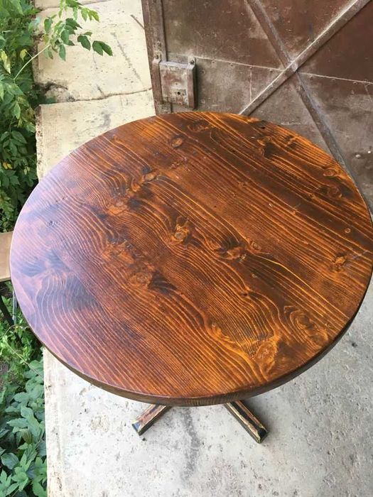 Masa rotunda din lemn masiv