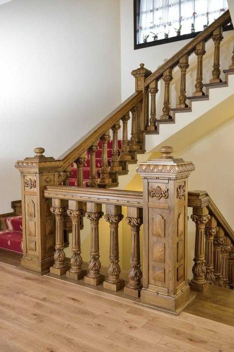 Scari interioare din lemn