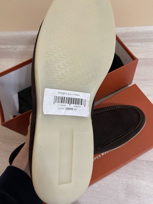 Lora Piana сатылады.