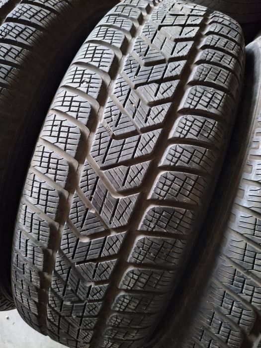 4 Anvelope de iarnă 215 65 r17 Pirelli