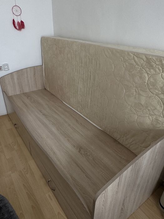 Односпальная кровать, с ящиками.