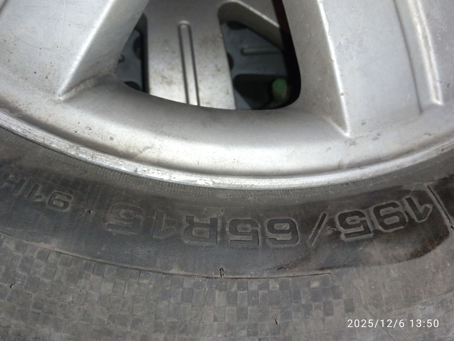 Продам комплект резины с дисками.