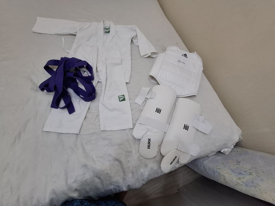 Продам костюм для каратэ