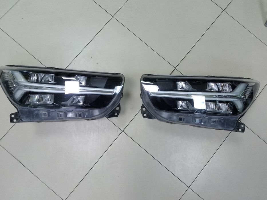 Фарове Volvo XC40 2020