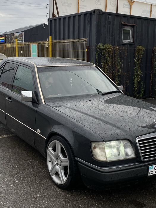 Продам Mercedes W124 E220