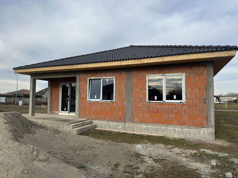 Vand casa la rosu  Paulesti