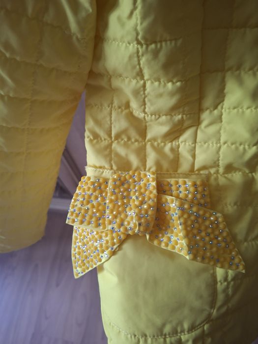 Продам  куртки на весну, безрукавку для девочки
