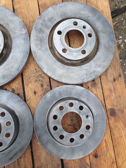 Спирачни дискове Audi A4 B6 2.5 180