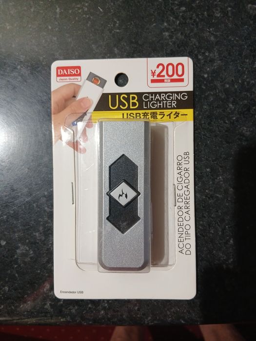 Bricheta Electrica DAISO JAPAN,cu incarcare usb,noua,in cutie.
