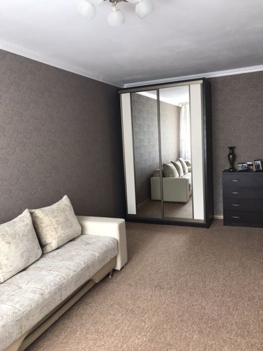 Продаю квартиру двухкомн.