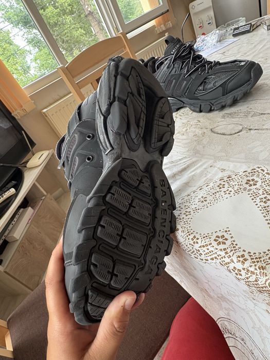 Balenciaga trak