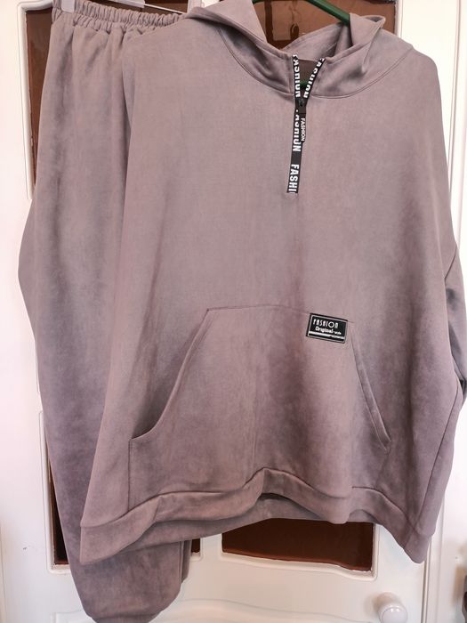 Женские костюмы 64-66 размер