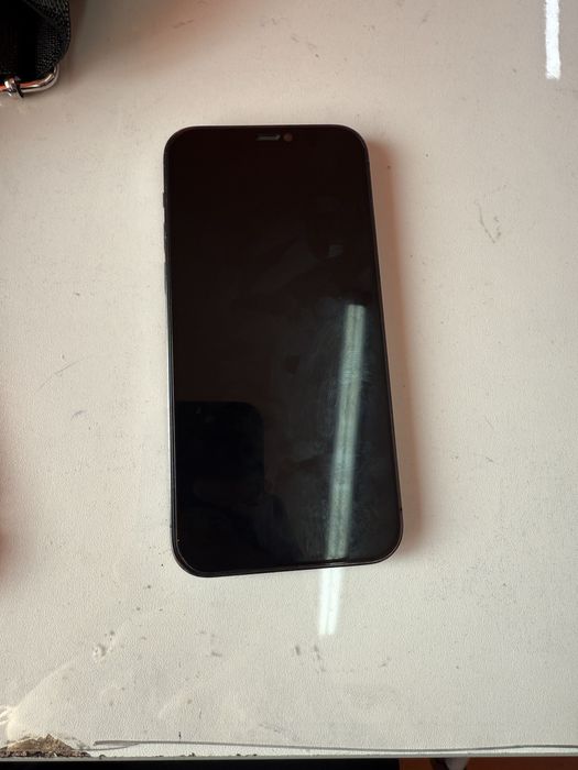 Айфон 12 про.