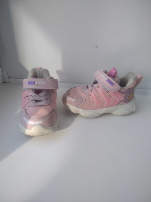 Кроссовки весна-лето