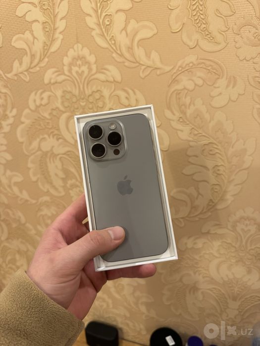 iPhone 15 Pro 256 GB — Natural Titanium
