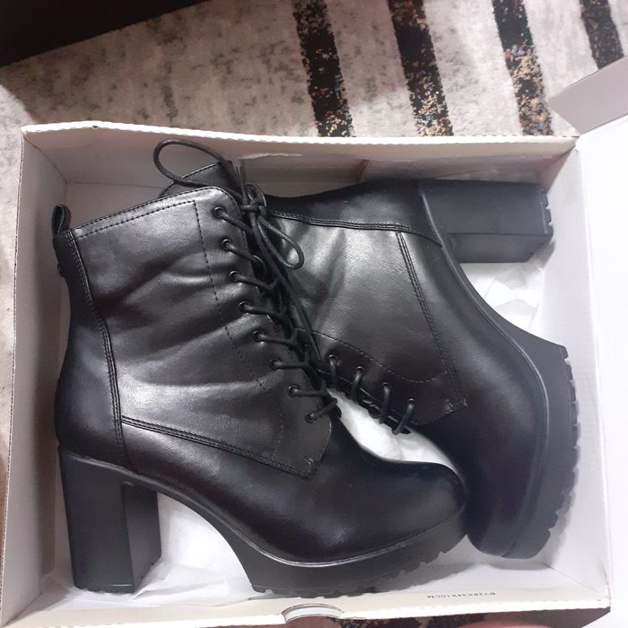 Продам ботинки осень