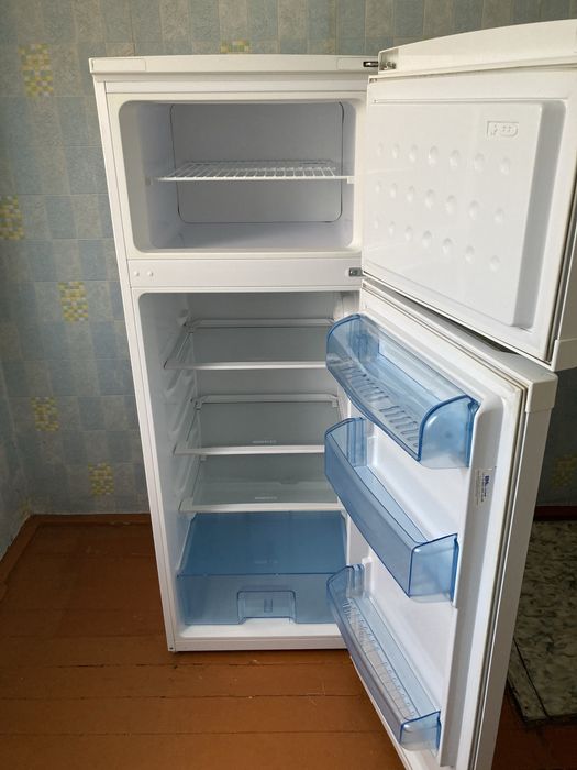 Продам холодильник