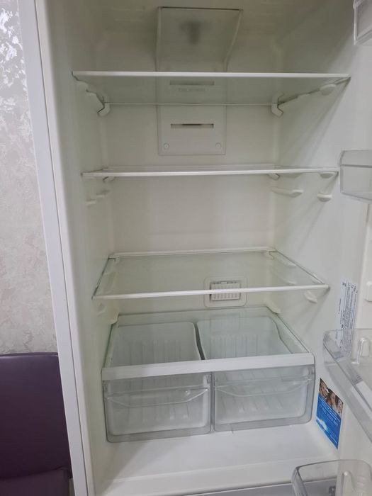 Продам холодильник Indesit