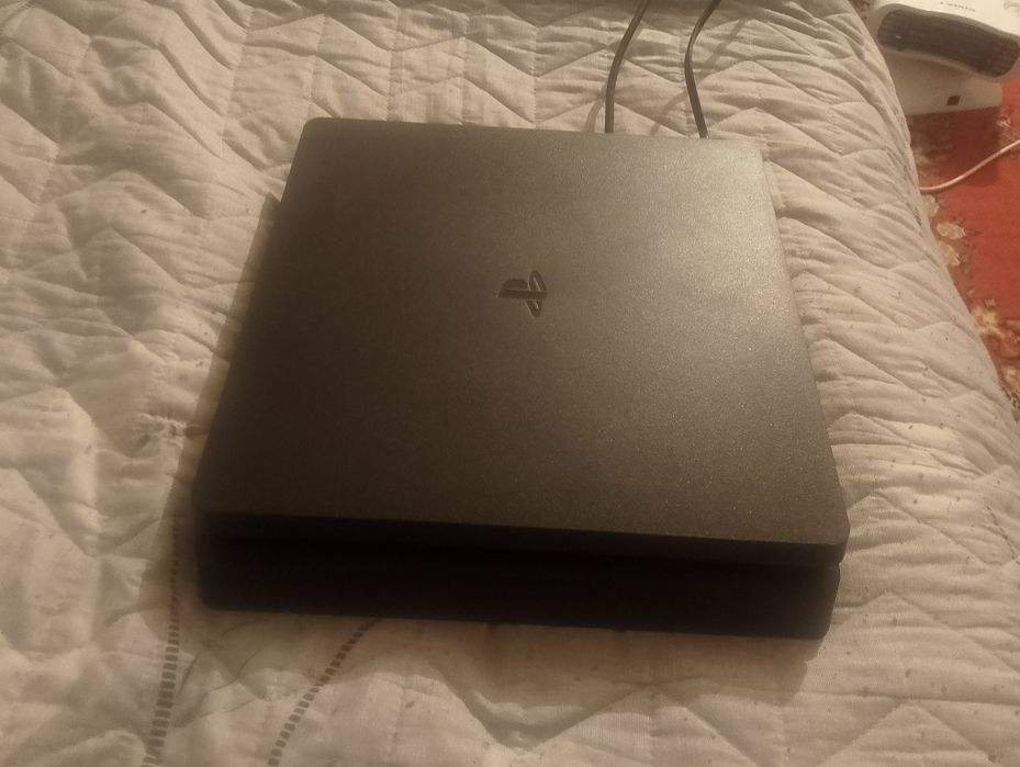 Продаю Ps 4 slim