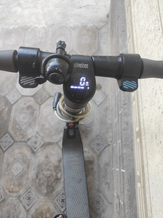 Elektrosamokat ninebot