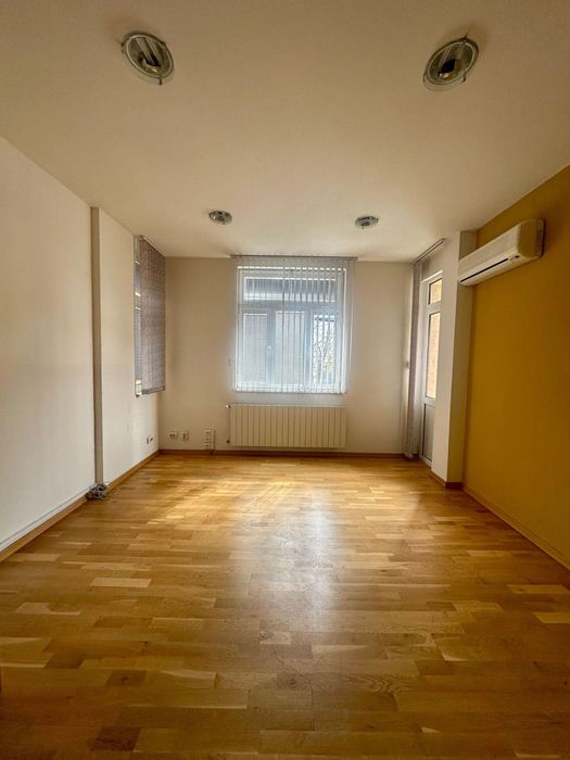 Дава се под наем Офис в София, Център - 107 кв.м за 1494.81 € - Снимка #1