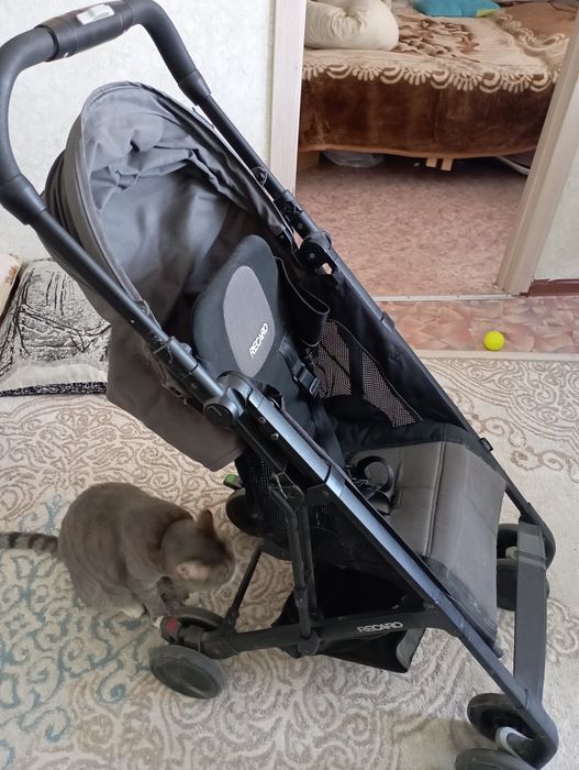 Продам прогулочную коляску