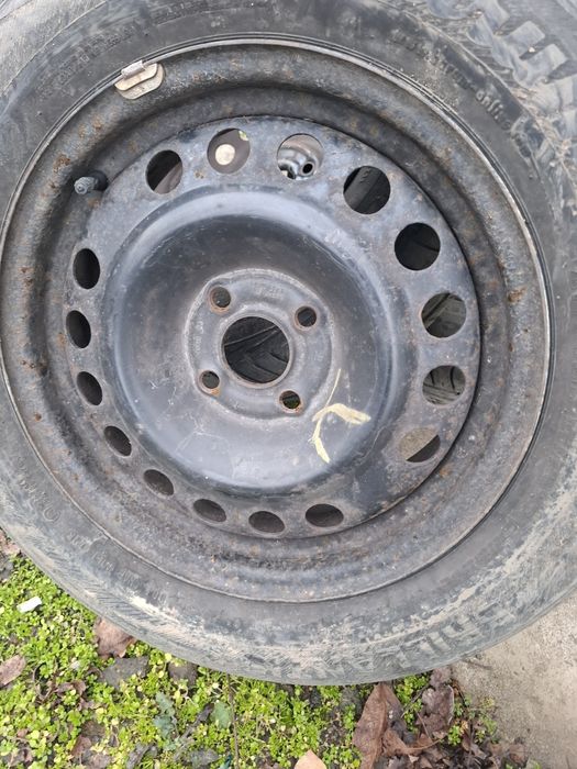 Vand 4 jante R 15 opel au și anvelope 195 65 15 dar slabe