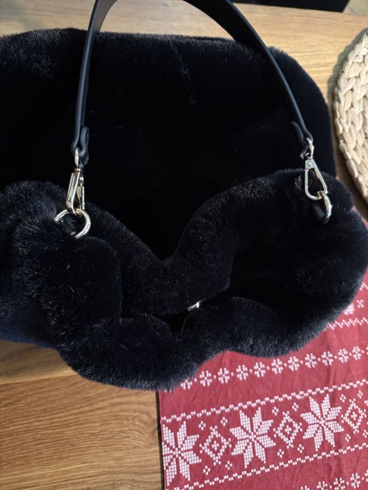 Нова черна чанта с косъм