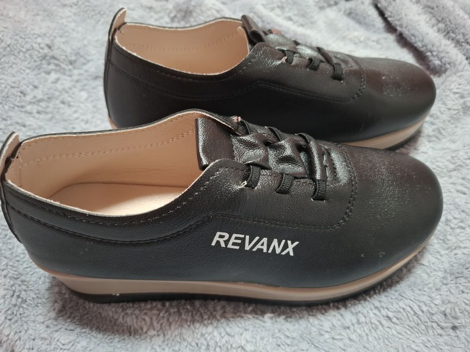 Нови дамски обувки