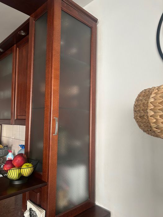 Кухня масив цвят орех