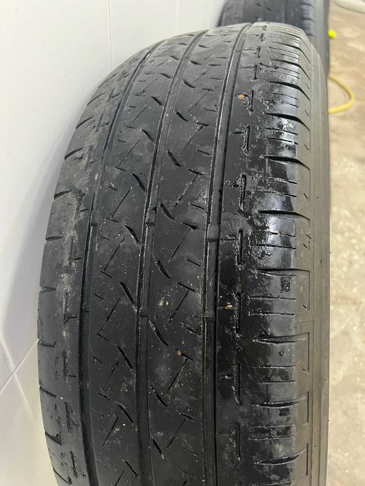 Продам б.у резину Bridgestone 235/65/r16c